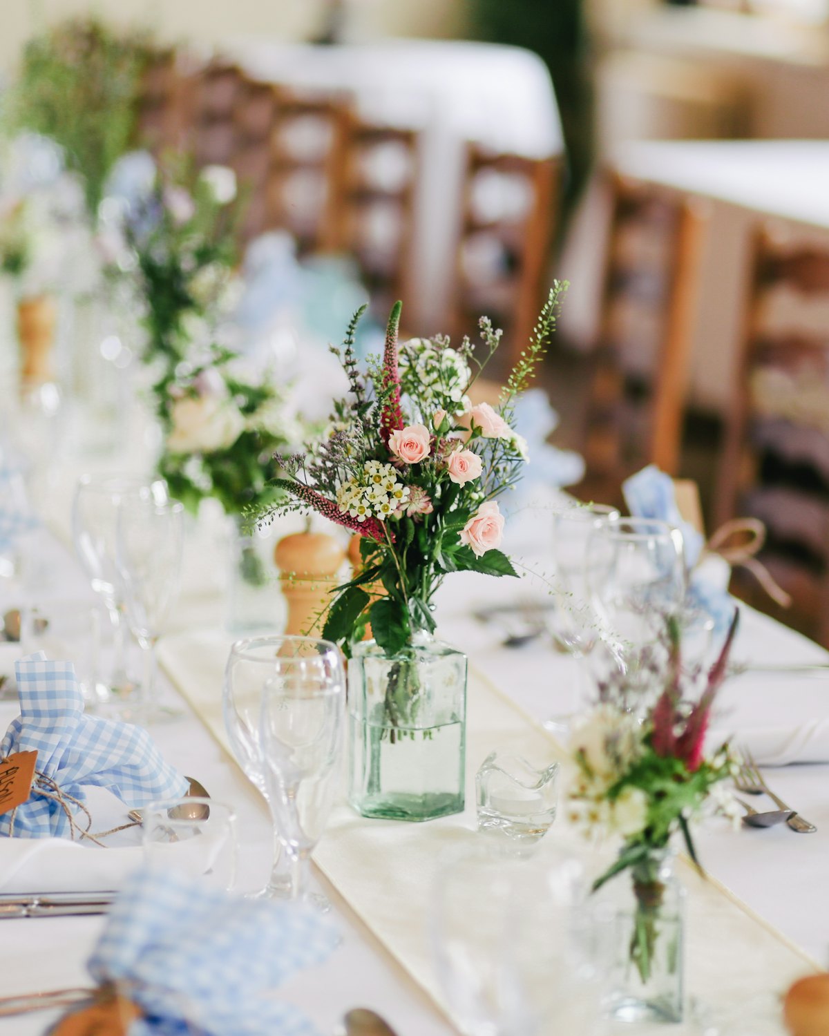 Table dressée pour une célébration privée organisée par marata